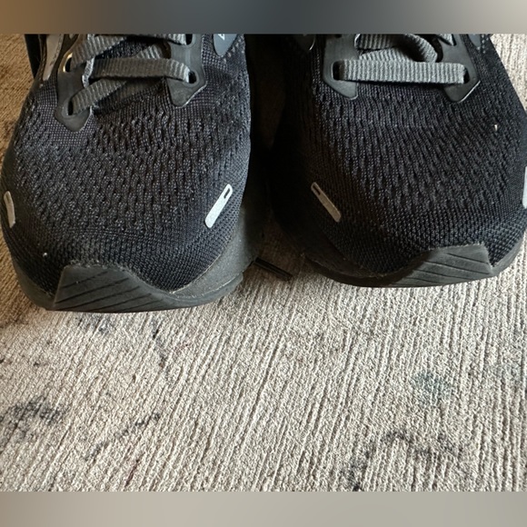 Brooks adrenaline GTS 22 size 5 in great condition! - Picture 7 of 10